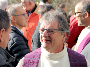 Bernard lors des salutations devant la chapelle