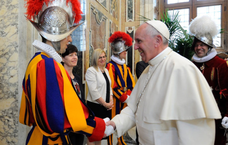 Le pape François salue l'engagement de la Garde suisse
