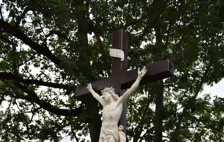 Décoration des croix du village