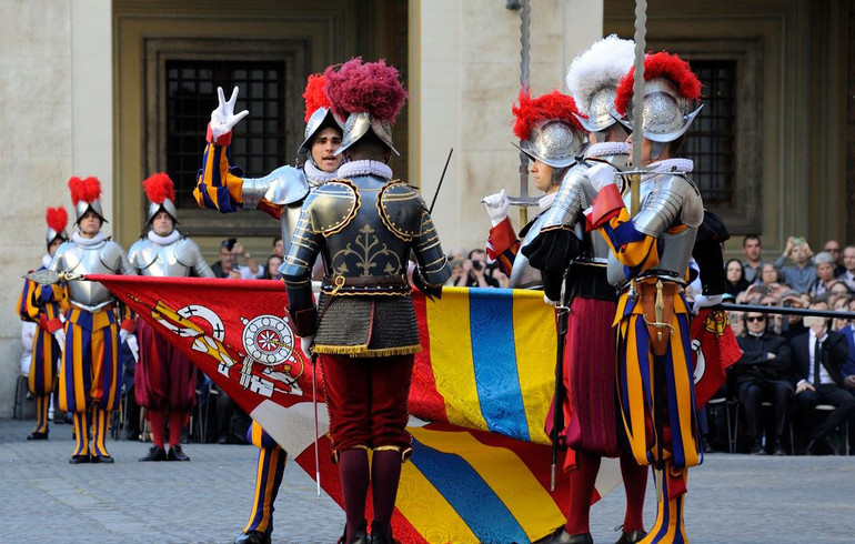 Guy Parmelin au Vatican pour le serment des gardes suisses