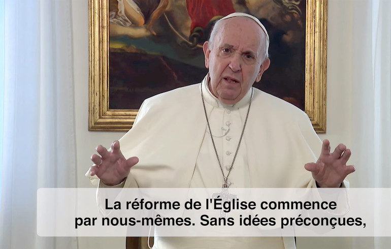 La vidéo du Pape pour une Église en transformation