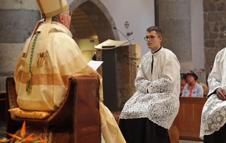 Saint-Maurice: deux chanoines prononcent leurs vœux solennels