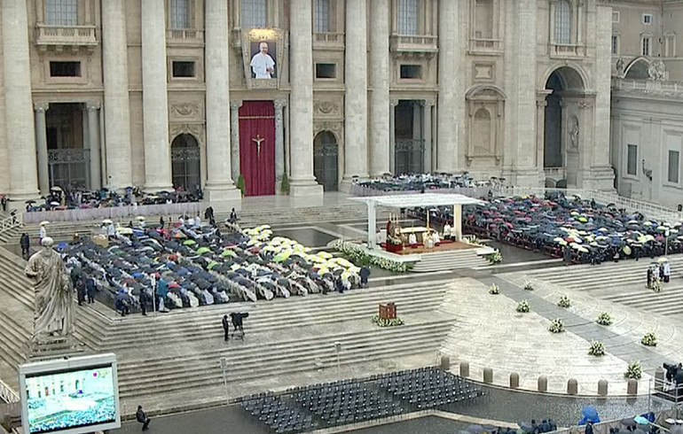 Le pape béatifie Jean Paul Ier, pape d’une «Église au visage joyeux»