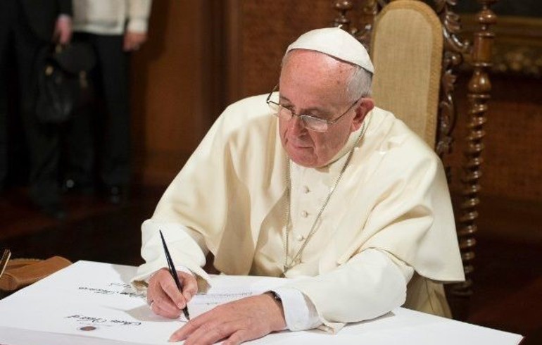 Le pape François prend le contrôle de l'Ordre de Malte