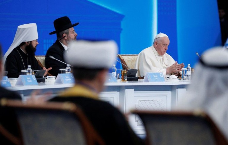 Kazakhstan: Le pape dénonce la «folie insensée de la guerre»