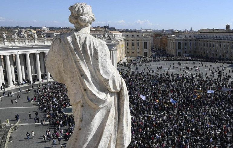 Le pape invite à chercher «la lumière de l’amour de Dieu»