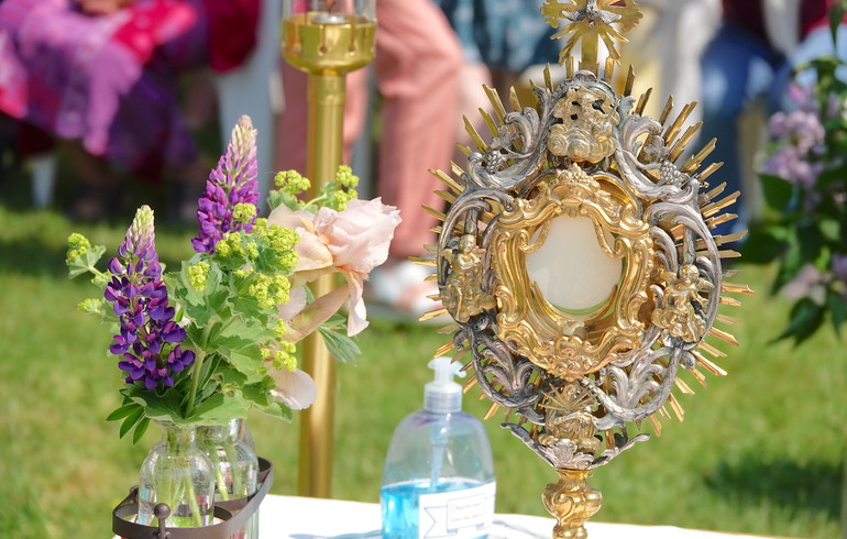 Fête-Dieu aux Pommerats et à Delémont