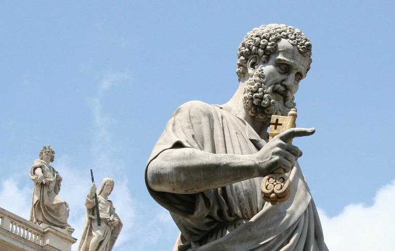 Saint Pierre était «un homme comme nous», rappelle le pape