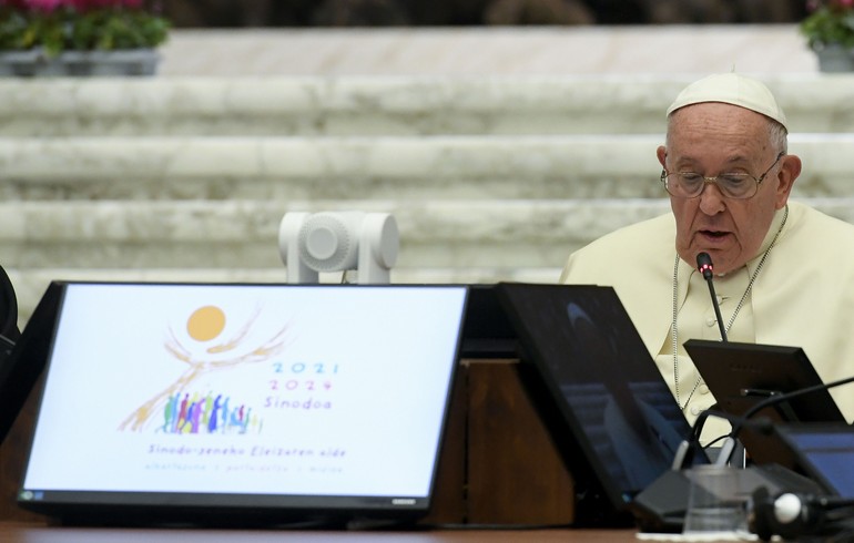 Synode: Le pape François réclame «le silence»