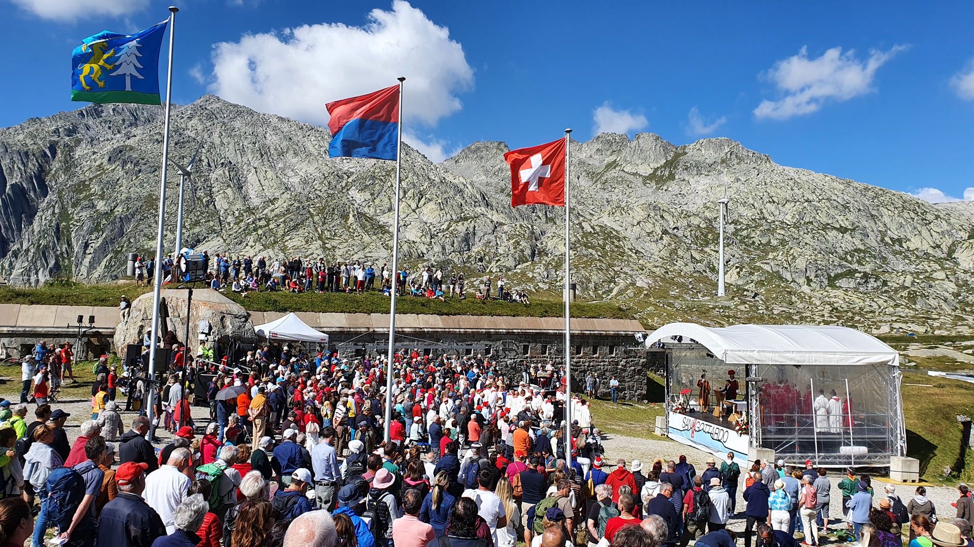 Messe pour la Fête nationale au col du Saint-Gothard