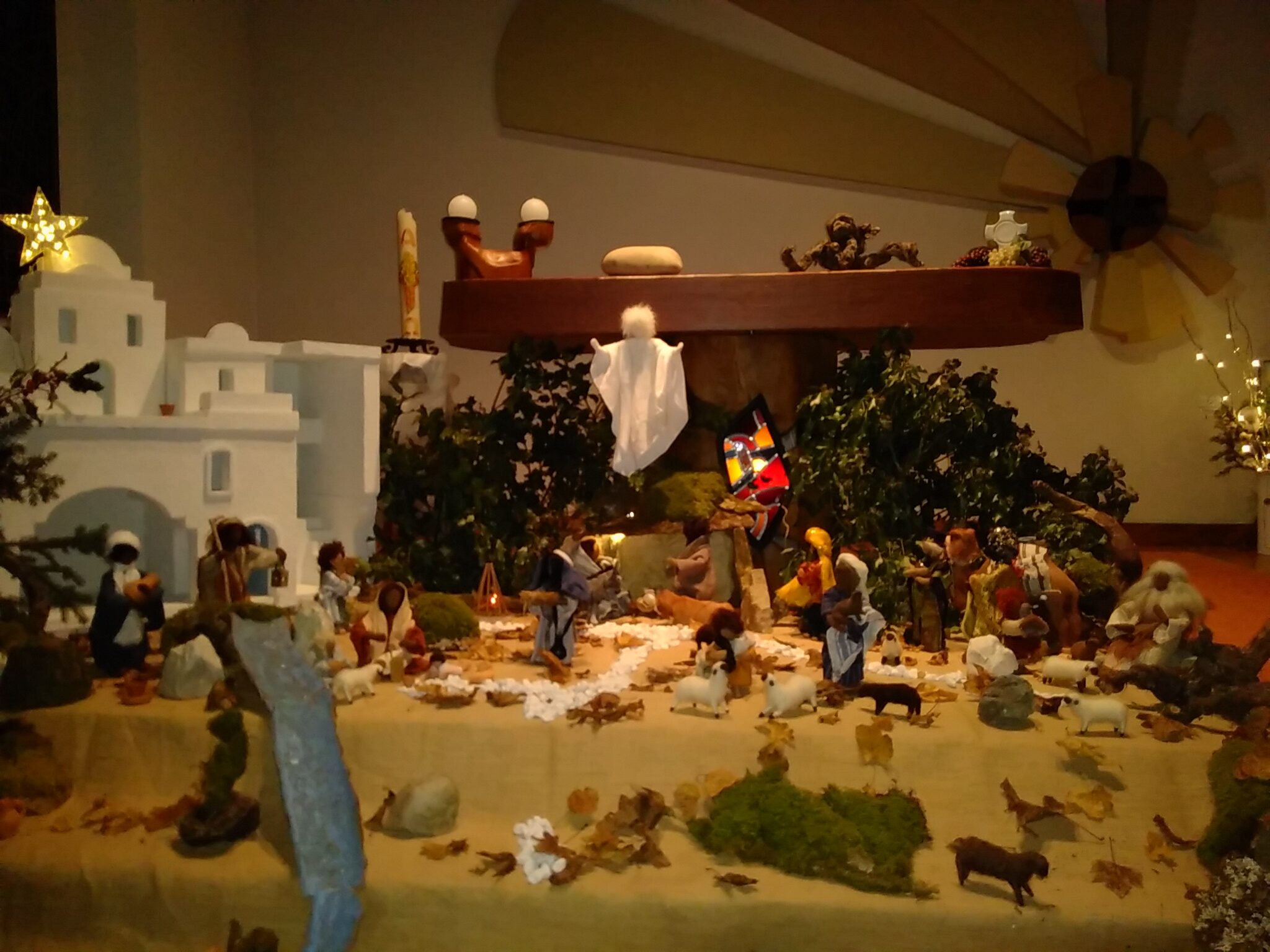 Prière devant la crèche