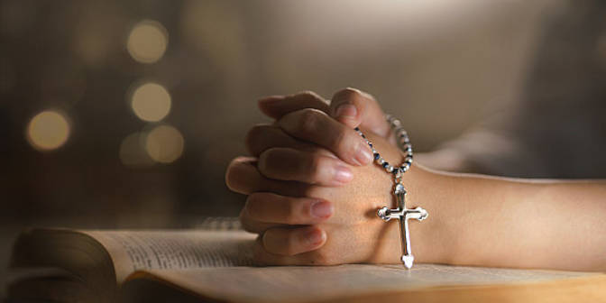 Prière du chapelet à Cornol
