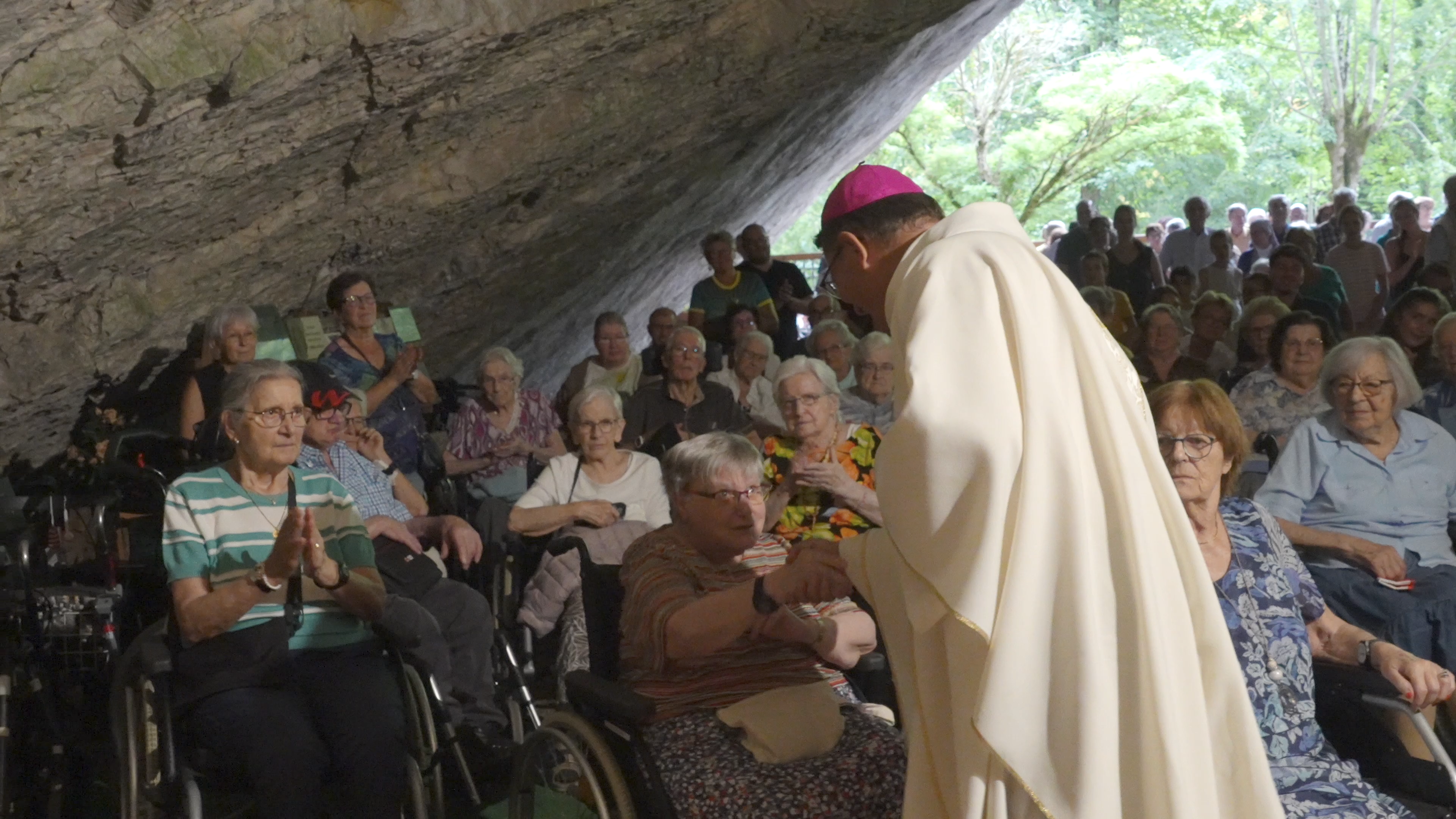 Assomption à la Grotte Sainte-Colombe en présence de l&rsquo;évêque Felix Gmür