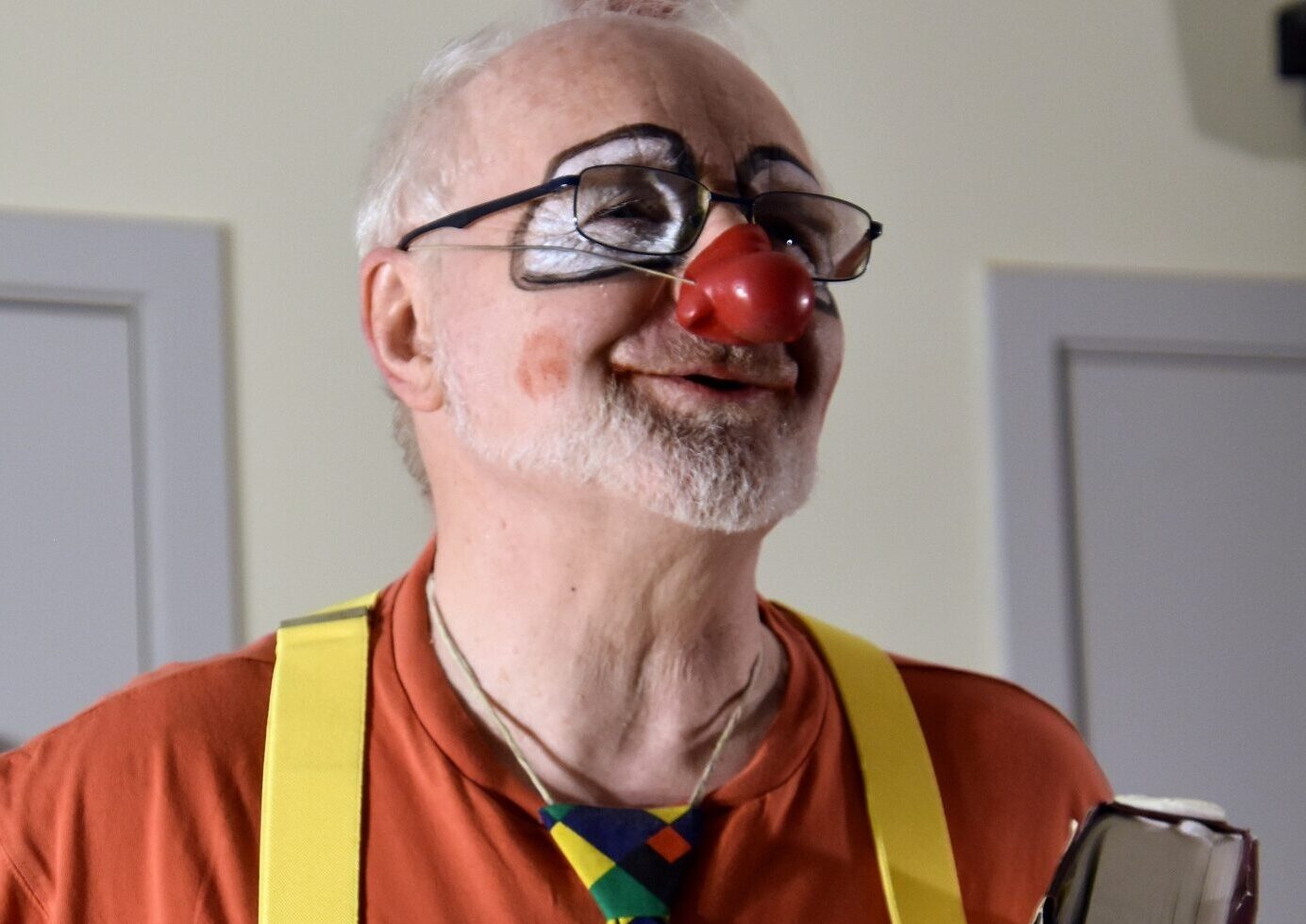 Un diacre clown et comédien revisite les fêtes de Pâques